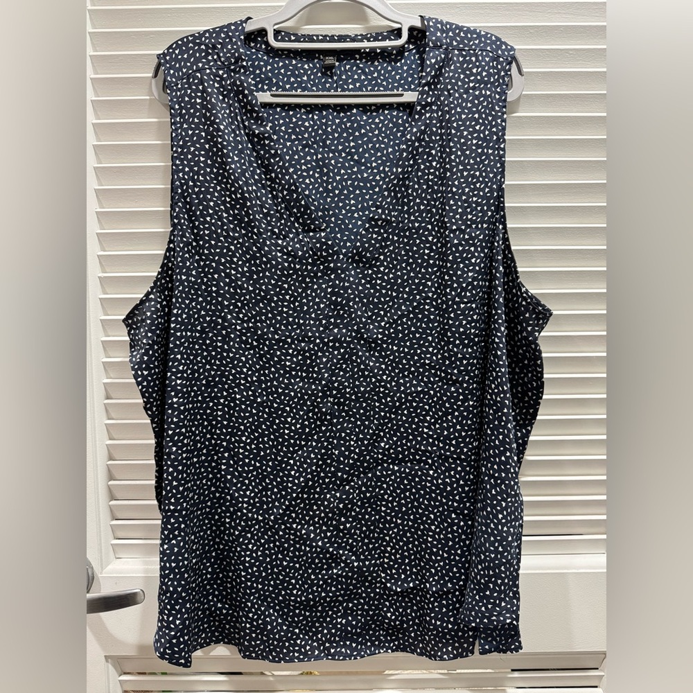 Banana Republic Sleeveless Blouse with White Pattern